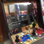 Detalle artes frontales de la máquina arcade dedicada a D&D